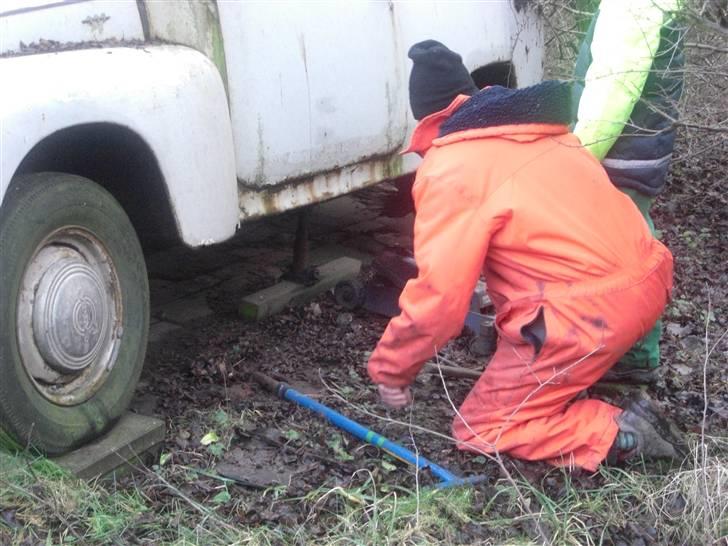 Volvo pv 445 projekt - Fatter der skulle lige en andet hjul på før vi kunne trille ud 
 billede 13
