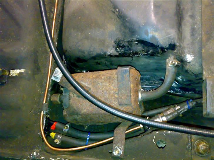 Golf 1 2000E/16V Oettinger projekt - Benzin pumpe er monteret billede 39