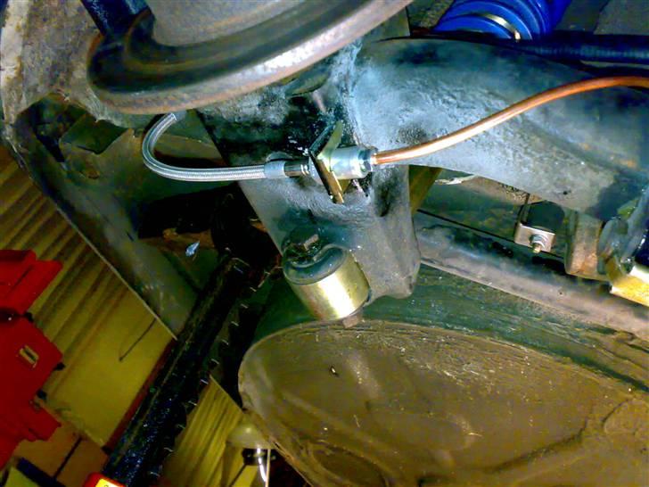 Golf 1 2000E/16V Oettinger projekt - Beslag er svejset til at holde bremse slangen billede 42