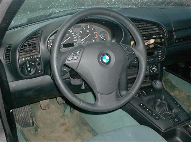 Bmw E36 cab ombygning - Rat fra Ny 3-serie. Mangler kun og få lavet ledningsnet til multifunktionerne. (Volume og fartpilot) billede 3