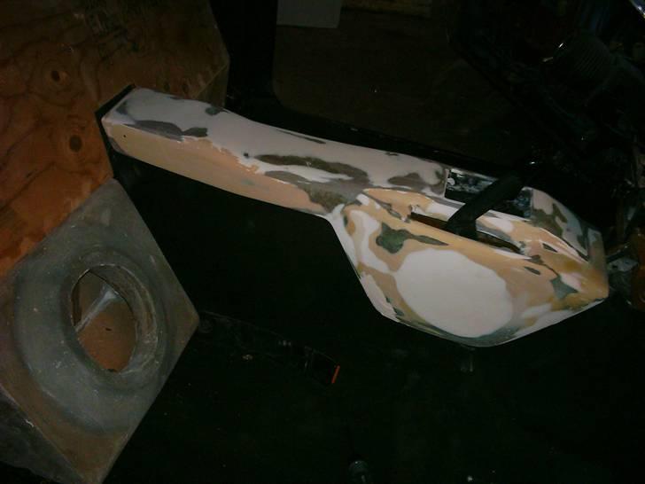 Anlæg i AW11 targa - Sidste gang spartel inden lakering. billede 14