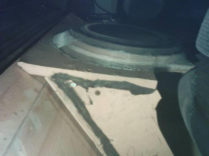 Anlæg i AW11 targa - Subkasse mellem sæderne prøvemonteres. Også denne er opbygget i MDF billede 21