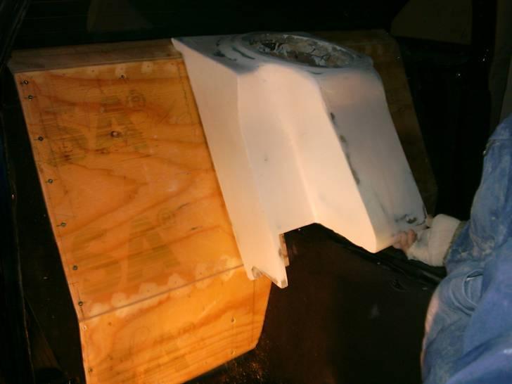 Anlæg i AW11 targa - Subkassen spartlet og endnu en gang prøvemonteres i kabinen. billede 27