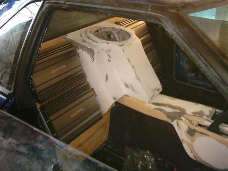 Anlæg i AW11 targa - Prøvemontering med forstærkere, konsol og kasser til kickbas. billede 30