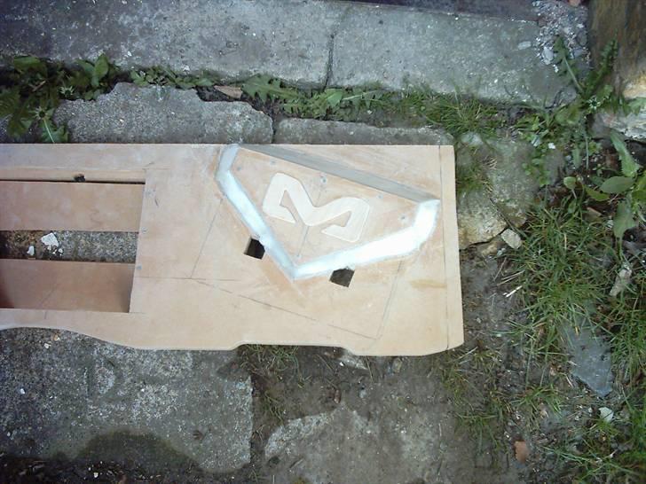 Anlæg i AW11 targa - Ampirelogo fremhævet, så det kan ses under filten når det står færdigt. billede 35