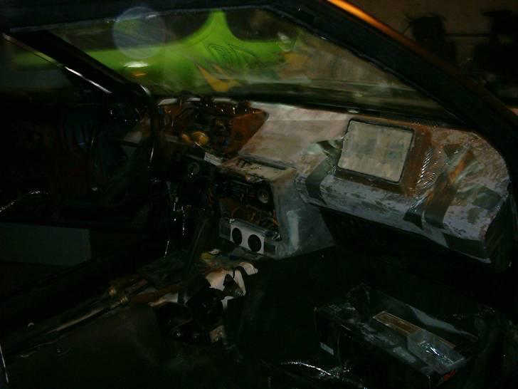 Anlæg i AW11 targa - Der bygges op til skærme i instrumentbordet. billede 37