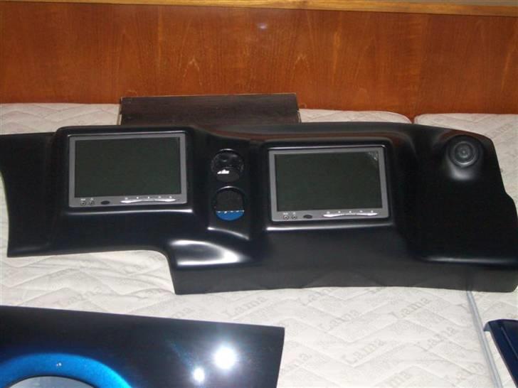 Anlæg i AW11 targa - Instrumentbordet lakeret silkematsort. billede 41