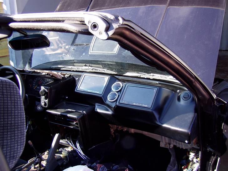 Anlæg i AW11 targa - Instrumentbord monteret. billede 42