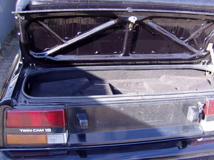 Anlæg i AW11 targa - Bagagerummet færdigt. Muligvis erstattes filten af kunstlæder. billede 43