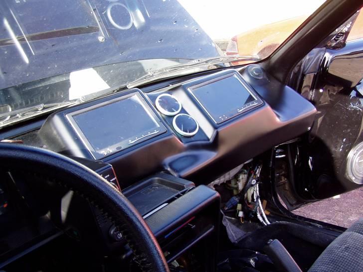 Anlæg i AW11 targa - Instrumentbord monteret. billede 44