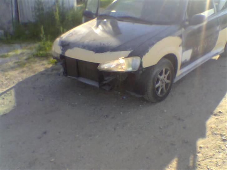 106 XS bygget om ;) - Så er bilen pakket, taget 2 min inde vi kørte til maler ;) billede 21