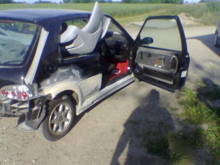 106 XS bygget om ;) - Så er bilen pakket, taget 2 min inde vi kørte til maler ;) billede 24