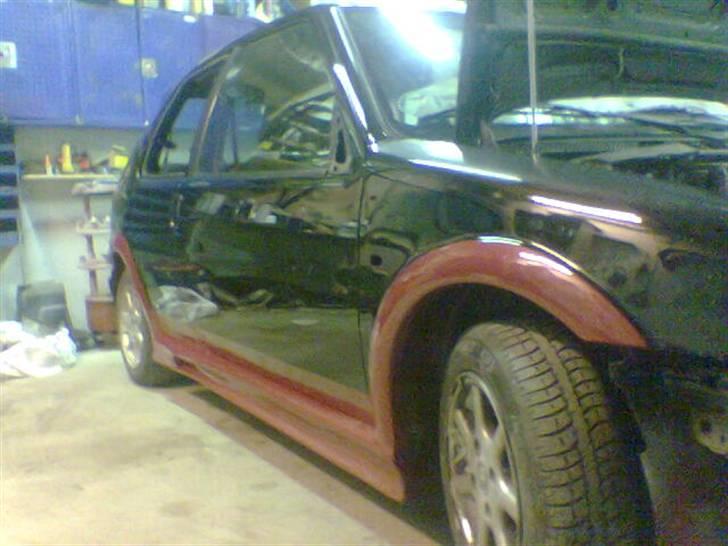 106 XS bygget om ;) - Bilen hentet fra maler, skal til at samles. billede 25