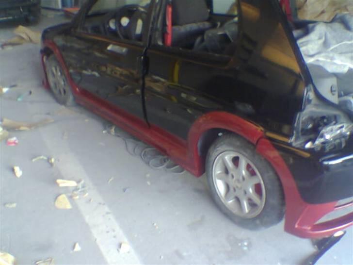 106 XS bygget om ;) - Bilen hentet fra maler, skal til at samles. billede 28