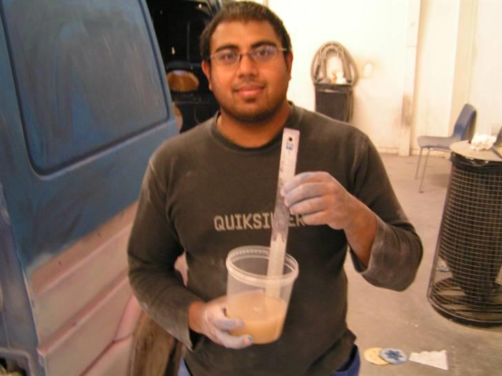 T4 projekt. - Her står jeg med den såkaldte trylledrik til bilens farve. billede 19