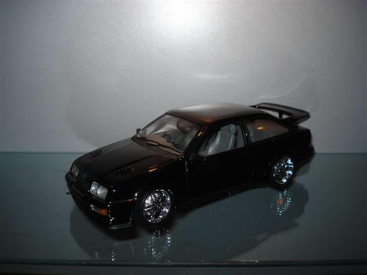 Modelbiler 1:18 1:43 1:87 m.m. - Ford Sierra Cosworth 3-dørs med modificeret hjul og større bremse skiver. billede 70