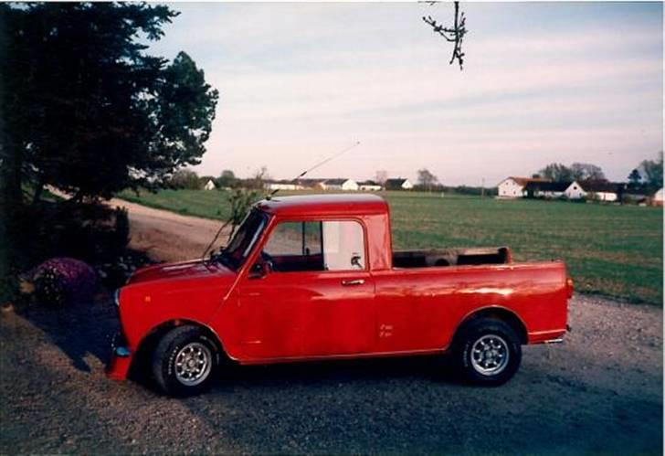 Fra min første bil til nu - Min første Bil ! Moris Mascot Pick Up 1000 Fra 1978
Købt sommeren 87 og sat i stand over vinteren.
Totalskadet juni 88. billede 1