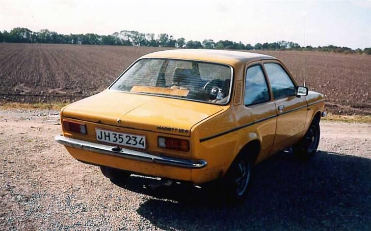 Fra min første bil til nu - Så købte jeg Nabo datterens aflagte bil :o)
Min første Opel. :O)
Min første C model. ;O) billede 3