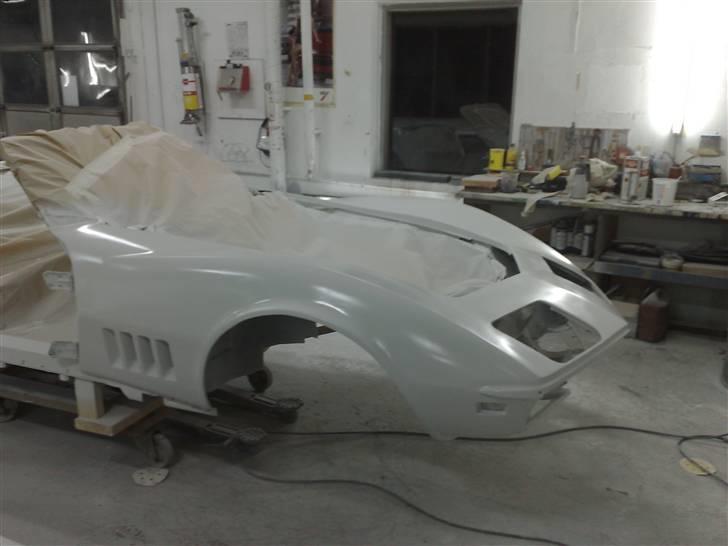 Corvette stingray lakering´s projekt - Grunder med 2k epoxy grunder og en gang sprøjte spartel..
den er faktisk blevet nogenlunde lige.. billede 44