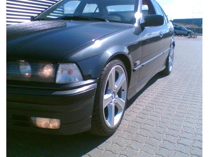 {{currentPhoto.altText}} billede {{currentPhoto.number}}