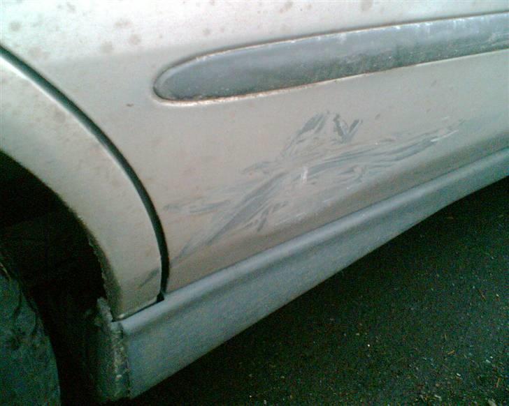 Nissan Almera Tino 2,2 Dci Visia - Så er der buler og ridser i højre bagdøg igen... billede 34