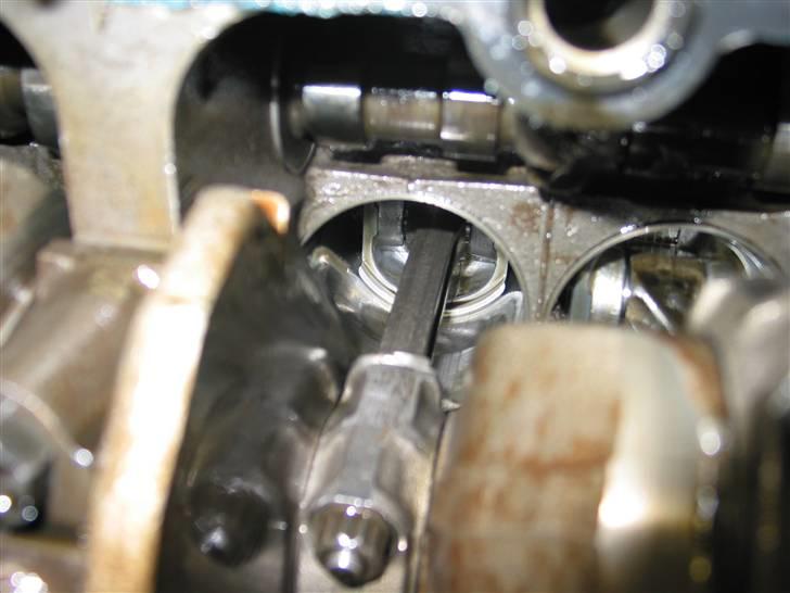 MG Metro 1275 motor - Et billede af hele molevitten. Plejl, krum, knast og stempler. billede 1