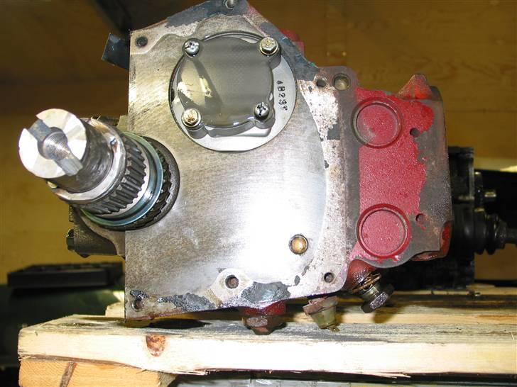 MG Metro 1275 motor - Den mishandlede krumtap og oliepumpen i enden af knastakslen. billede 3