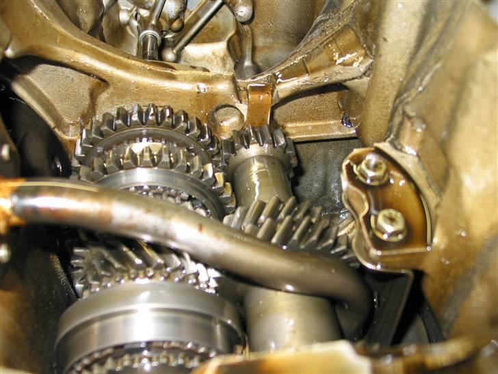 MG Metro 1275 motor - A+ gearkasse. Den ser fin nok ud. Ikke nødvendigt at renovere det store her. billede 4