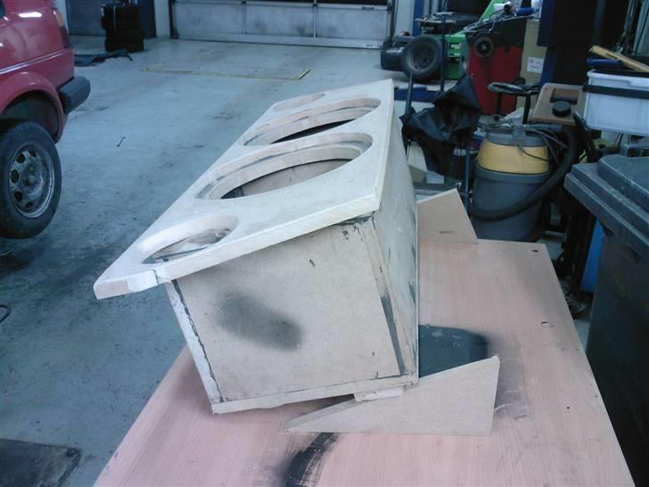 Bobbel/Alpine anlæg - Mit fine kabinet som blev lavet til bmwén, er her blevet kraftigt ændret så det kan bruges i bobblen billede 2