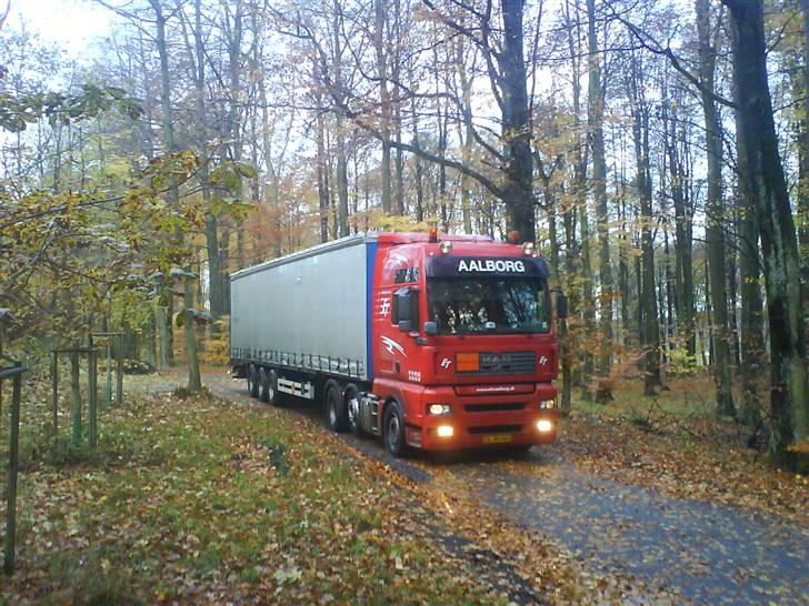 Min arbejdsplads - Kører med fyrværkerri hele december, som skal køres ud i bunkere landet rundt, så man kommer langt ud i skoven hvor der ikk er så meget plads billede 12