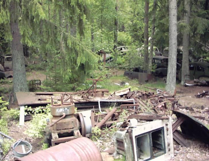 Bilkirkegård i Ryd i Sverige..... - Et lille "oversigtsbillede" der er lidt forskelligt at kigge på - Hvis man kan se det!
 billede 1