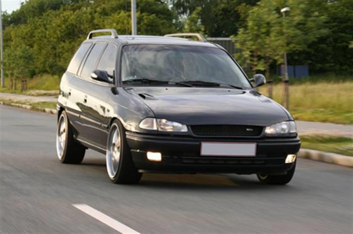 Min "gamle"Astra F C20XE Irmscher Caravan billede 2