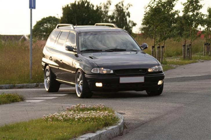 Min "gamle"Astra F C20XE Irmscher Caravan billede 3