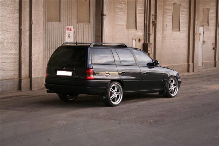 Min "gamle"Astra F C20XE Irmscher Caravan - Som taget ud af en salgsbrochure fra Opel billede 8