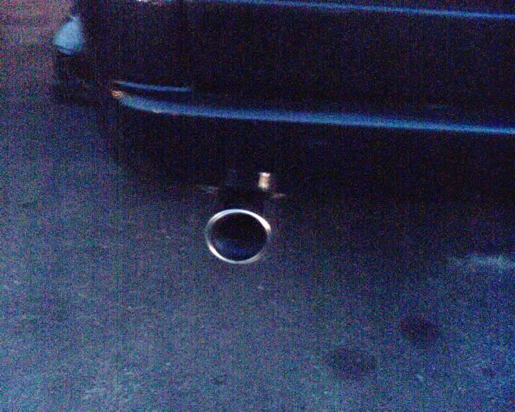 Min "gamle"Astra F C20XE Irmscher Caravan - Friedrich Motorsport Rustfri udstødning fra kat og bagud i 2,5" rør og én enkelt afgang Ø90mm monteret på bilen billede 16