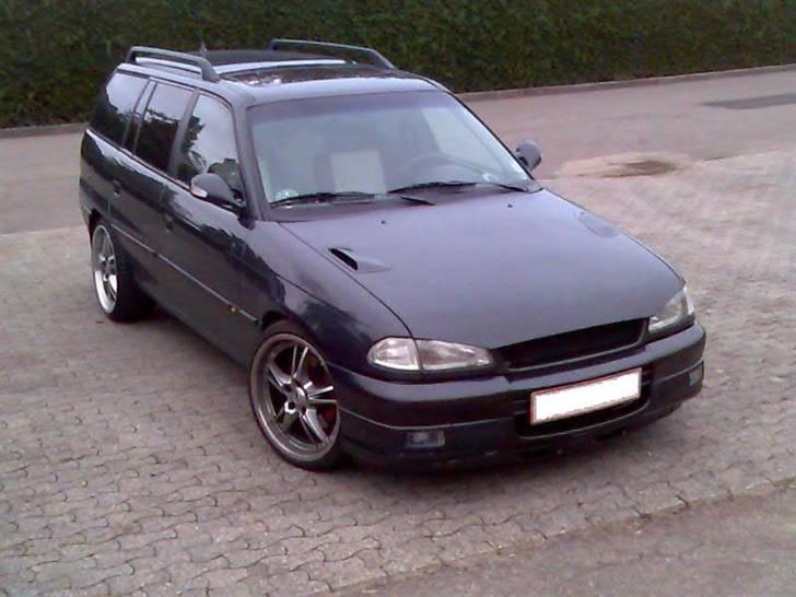 Min "gamle"Astra F C20XE Irmscher Caravan - Gammel model GSi forkofanger lige monteret på bilen. billede 17