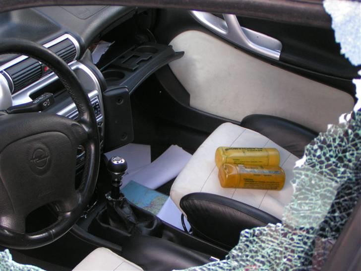 Min "gamle"Astra F C20XE Irmscher Caravan - Dette syn mødte mig en Torsdag morgen :-( billede 27