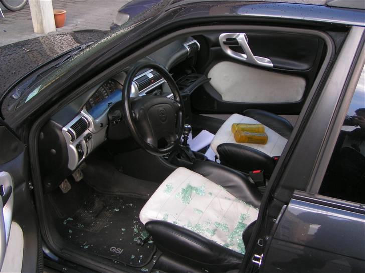 Min "gamle"Astra F C20XE Irmscher Caravan - Dette syn mødte mig en Torsdag morgen :-( billede 28