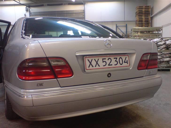 Montering af nye lygter Mercedes W210 - Sådan ser de originale lygter ud ! billede 5