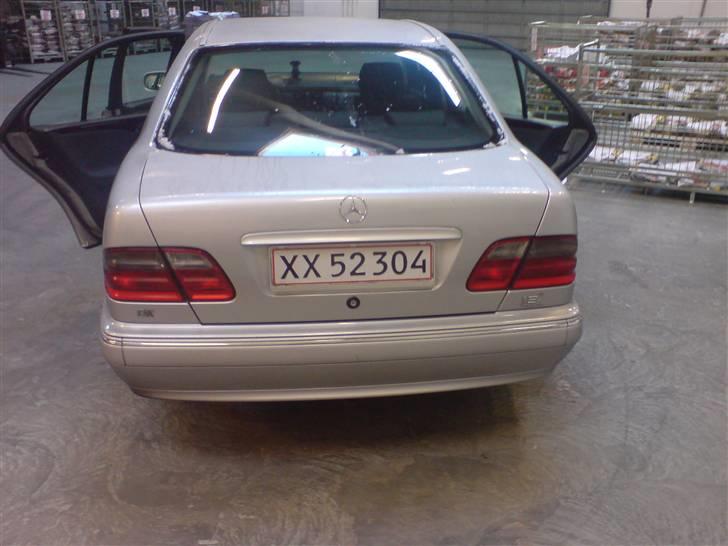 Montering af nye lygter Mercedes W210 - Originale lygter fra en anden vinkel ! billede 6