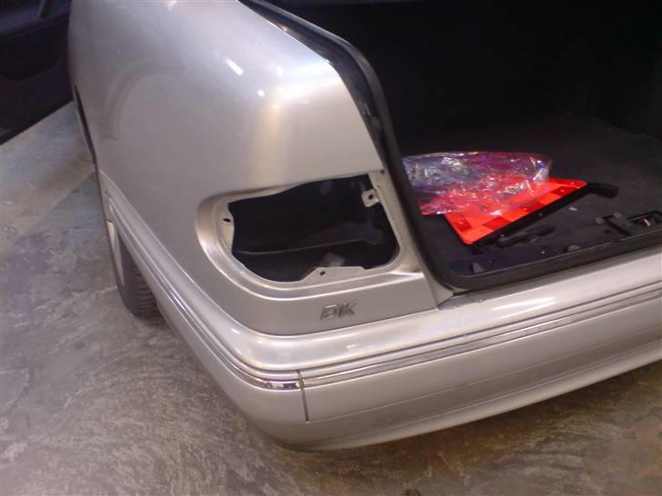 Montering af nye lygter Mercedes W210 - Så er lygterne pillet ud ! billede 9