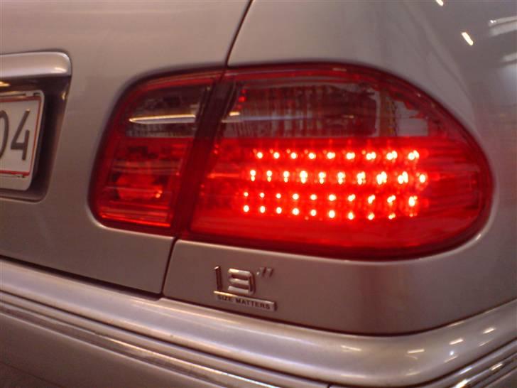 Montering af nye lygter Mercedes W210 - Nærbillede så man kan se LED ! billede 11