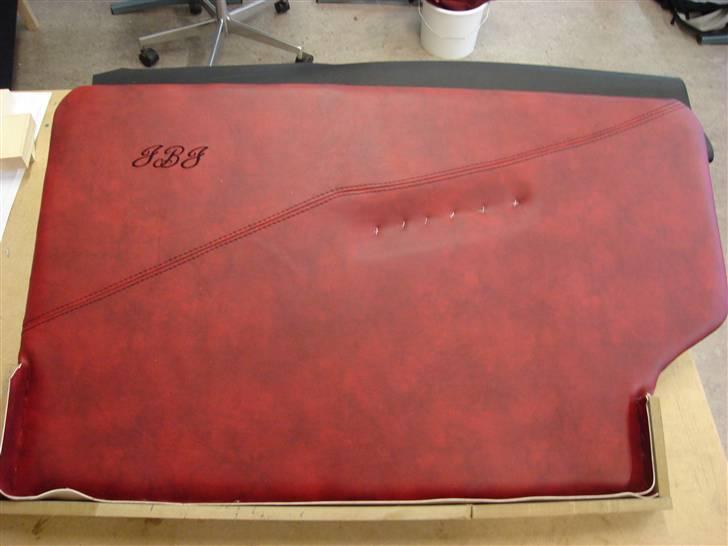 Gammeldags dørside - Plastikken syet sammen og klipset på, lomme og håndtag, stadig ikke sat på billede 4