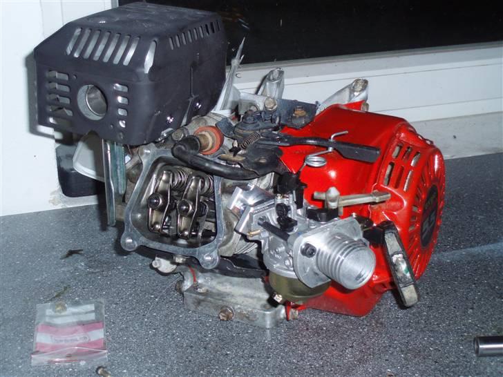 Tuning af honda gx160 - Her ses også det nye gas system. billede 8