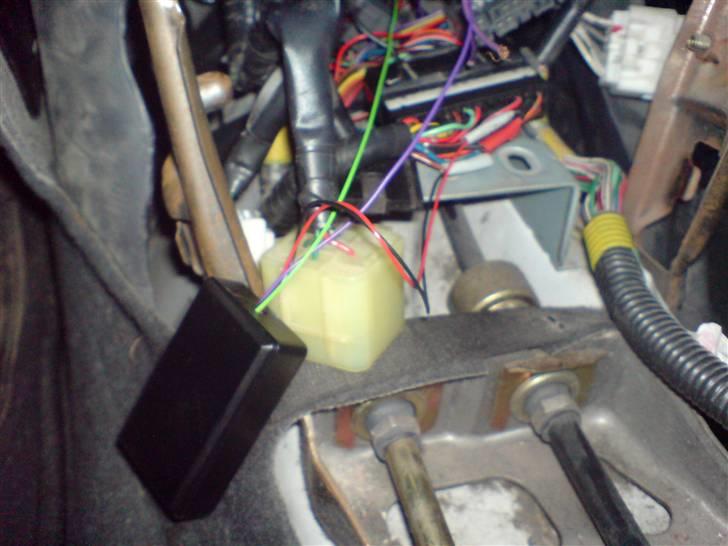 Fra 4AFE til 4AGZE (Kompressor) - Så blev der lige monteret et speedcut defenser så motoren ikke er hastighedsbegrænset til 180km/t billede 27