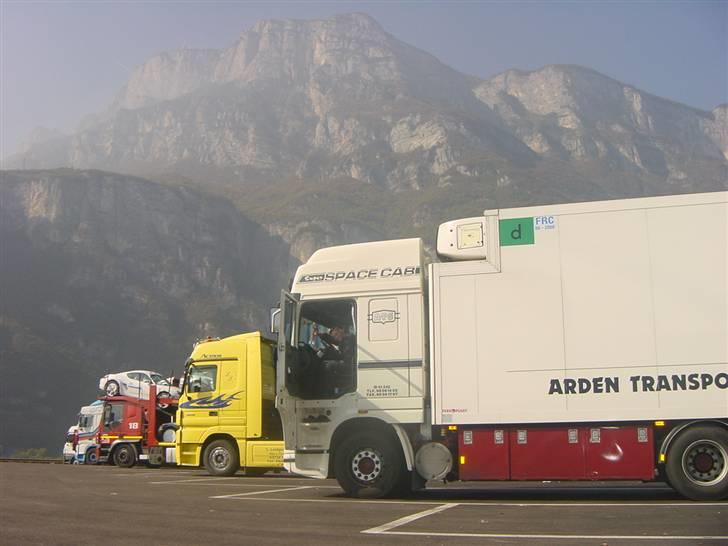 Mine lastbiler - Det her billede er fra Østrig, på vej mod Italien da jeg kørte blomster for Arden Transport og spedition billede 6
