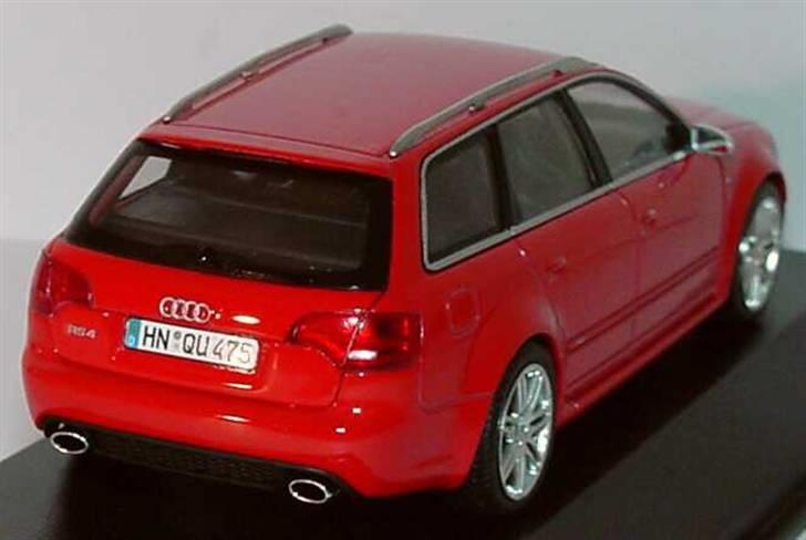 MODEL BILER i størrelse 1:43-1:24 og 1:18  - Audi RS4 Avant 2007 model, fra Minichamps

Str: 1:43 billede 141