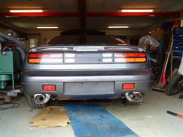 Renovering af 300ZX Twin Turbo "Tykke Bertha" - Ja der hænger de så, de kommer ikke til at sidde helt sådan da de bare hænger løst i ophængene nu. billede 17