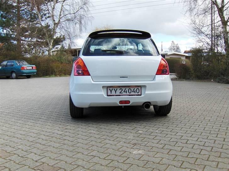 Suzuki swift 1.3 hvid billede 1