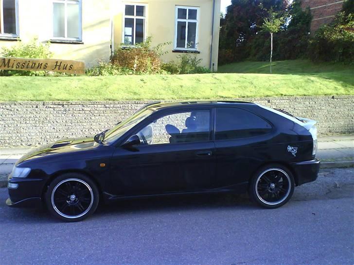Min corolla <3 R.I.P. - Min corolla foran indre missions hus i Birkerød.. Hvorfor dér?? :S billede 6